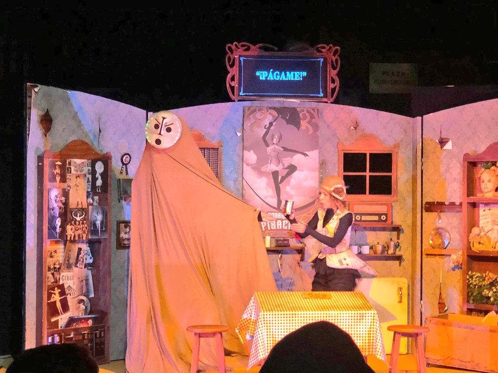 📸Os dejamos una imagen del espectáculo de "Ilusia".

Con el cerramos ayer el primer día de la II edición de Engañar a la Parca.

#engañaralaparca #circo #teatro #Rus #fiestademozos