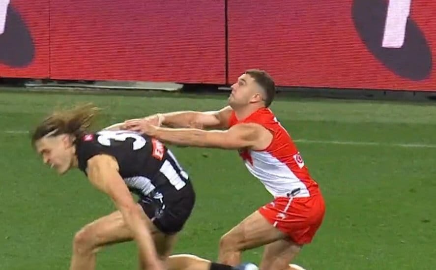bucco67's tweet photo. Great to see Moore rewarded for a push in the back, Stevic umpiring brilliantly in his 450th

#AFLSwansPies #Collingwood https://t.co/ruXGRV7rxY