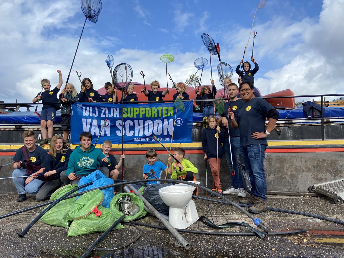 nautilusdelft's tweet photo. Met dank aan de Dolfijnen is de Nieuwe Haven van #delft vandaag een stukje schoner geworden! @PapaverDelft #worldcleanupday2022 #worldcleanupday #scouting https://t.co/TnUxOOcub7