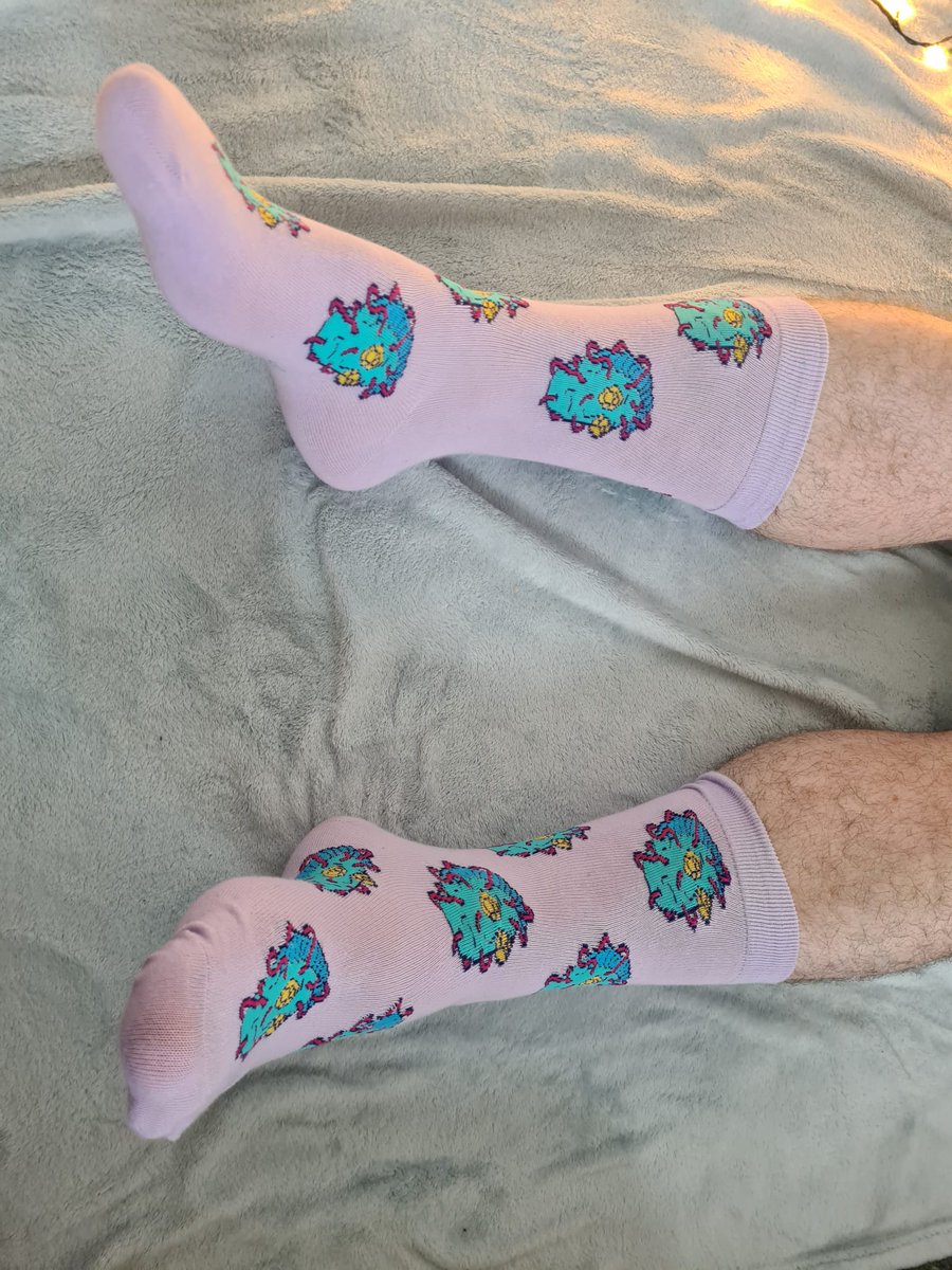 FingerToes22's tweet photo. What filthy person would like to sniff these socks after my finger toes have been in them for days!!🧀🧀#gaybear #hairytoes #smellyfeet #gay #bimen #sniffer #feetworship #feetfethish #feet https://t.co/gRHKUSyuPv