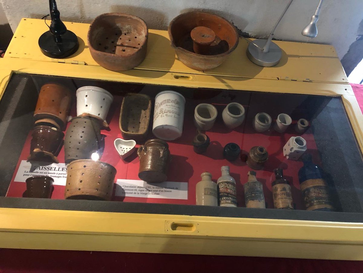 clubhistorique's tweet photo. [Journées européennes du patrimoine]
À découvrir dans La Galerie - abbaye de Mozac samedi et dimanche, 10 h - 12 h / 14 h - 19 h, exposition La poterie, terre d’histoire, par le Club historique mozacois. Entrée libre. 

#mozac #JEP2022 #abbayedemozac #poterie @PaysRlv @RLV_agglo https://t.co/lyc2bCOQ1F