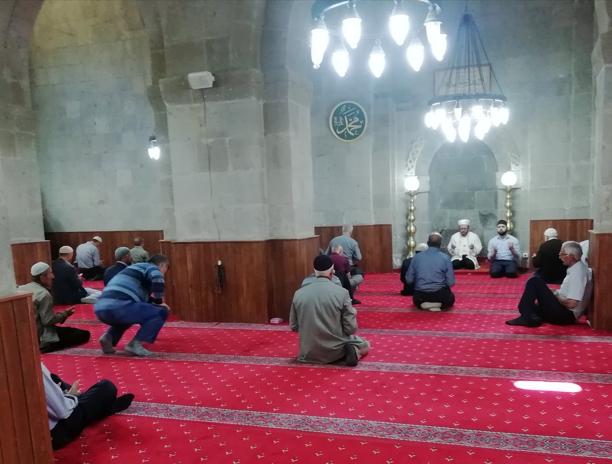 bitlisulucami's tweet photo. Geleneksel olarak devam eden haftalık hatim duası programını, bugün öğle namazından sonra #bitlisulucami'de cemaatimizin katılımıyla gerçekleştirdik.
NOT :Cüz okumak isteyenler bize ulaşabilirler.
@BitlisValiligi
@DIBAliErbas
@IsliyenDr
@dinckadir43
@EceMuhammet
@Hasan3076882795 https://t.co/cTMLgXHemH