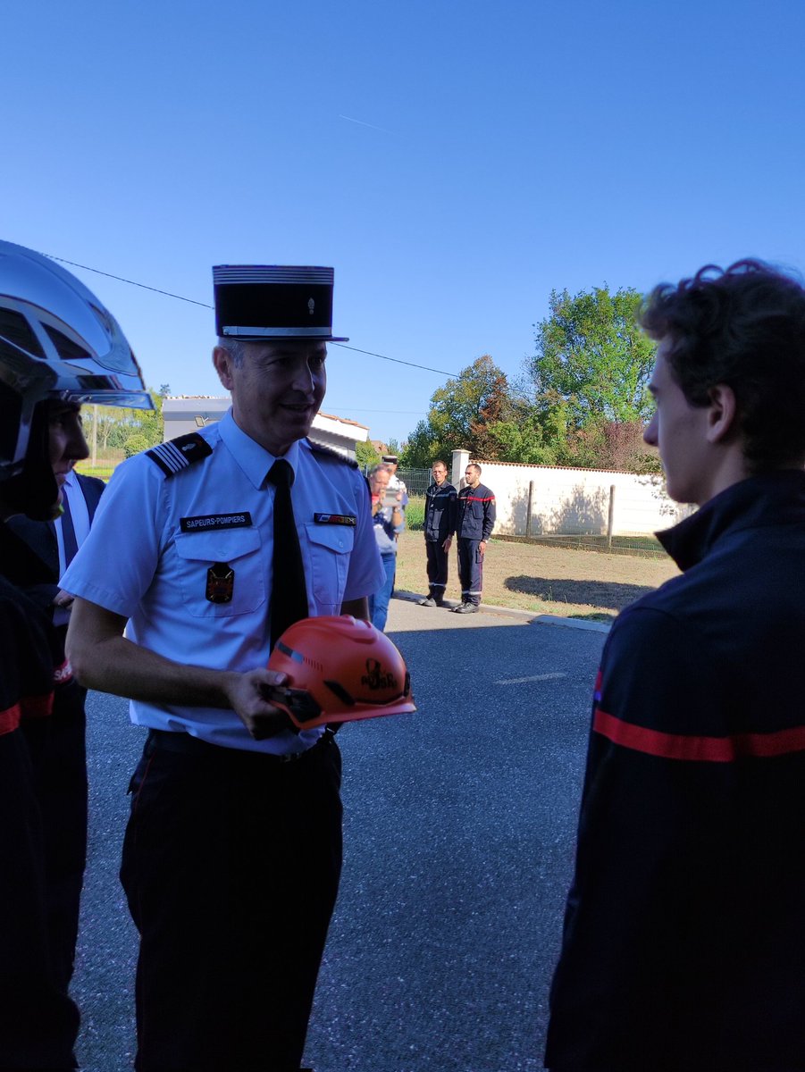 sdis47's tweet photo. @sdis47 aujourd'hui l'école des #JSP de Ste Bazeille souffle sa première bougie
Joyeux anniversaire à tous ces jeunes sans oublier l'équipe pédagogique et la Sergente Mélanie Turon Présidente de la section.
@Prefet47 @sophie_borderie @TOURNAYF @47UDSP47 https://t.co/xlLLCr8c2j