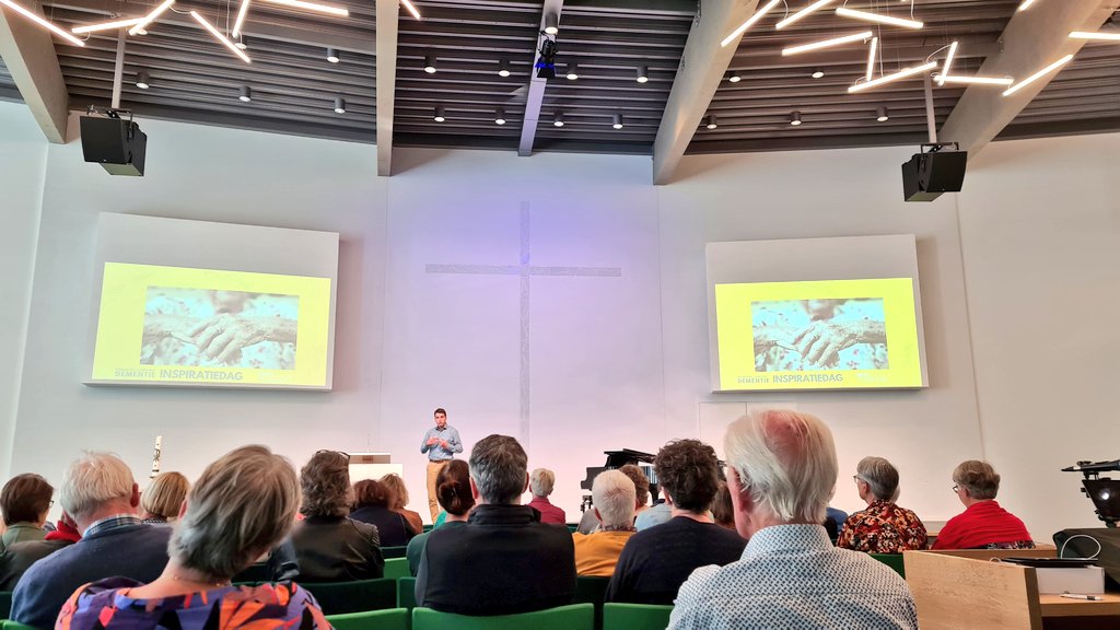 'Jij zegt dat het niet klopt, maar is dat zo? Het klopt alleen niet in de tijd. Als het door elkaar gaat lopen dan raken wij in de war. Voor de ander met dementie haar klopt het verhaal'. <a href="/KTamminga/">Kyra Tamminga</a> <a href="/HartVanVathorst/">Hart van Vathorst</a>