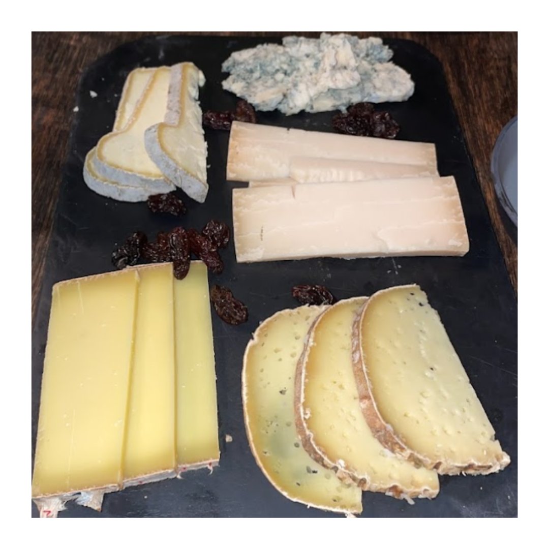BadianaTapas's tweet photo. En esta casa somos muy de quesos (y nuestros clientes también) ❤️🧀
---
🌐 https://t.co/OigXkNzacD
☎ 886 16 10 85

#badianatapas #prazadaleña #pontevedra #terraceo #gastrofinde #solete #gastroponte #pontevedramola #pontelovers #tapeo #tapas #pontevedraboavila #cheeselover https://t.co/6L4R4x3SKV