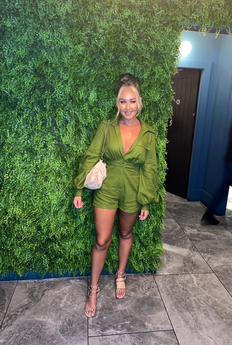 CharlyKavanaghx's tweet photo. 💚🥂✨ https://t.co/quFISG9us8