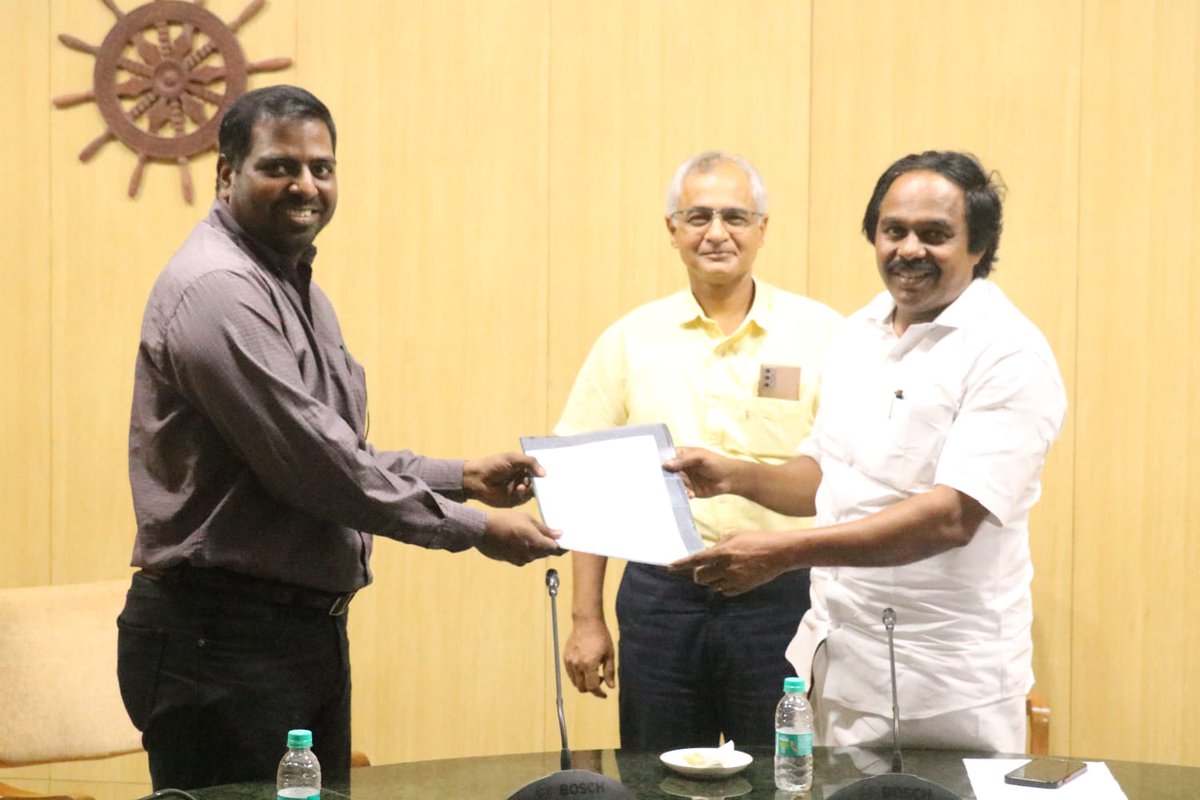 Manothangaraj's tweet photo. IT &amp; DS Dept. is pleased to appoint Thiru Vijay Anand as CEO, iTNT Hub. The Hub will play a crucial role in creating Startup ecosystem focusing on deep learning on sophisticated technologies. They will continue immensely to HCM vision of making TN a $ 1 Trillion economy by 2030 https://t.co/ePIy98AjdR