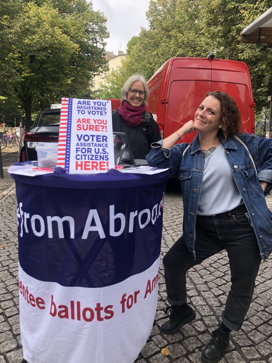 DemsinBerlin's tweet photo. We’re at the Kollwitzplatz Farmers’ Market until 2pm, ready to answer any of your 🇺🇸 voting questions! #RegisterTogether #DeliveringDemocracy https://t.co/W2cn2P9FRD