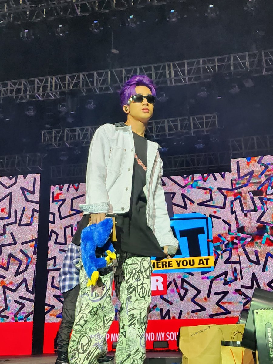 vampirejcs's tweet photo. U DON'T UNDERSTAND, HE'S SO FINE, HE'S SO GWAPO, POGI AND MANY MORE😭😭

@SB19Official #SB19       
#WYATKickoffConcert https://t.co/DfKcZaIr02