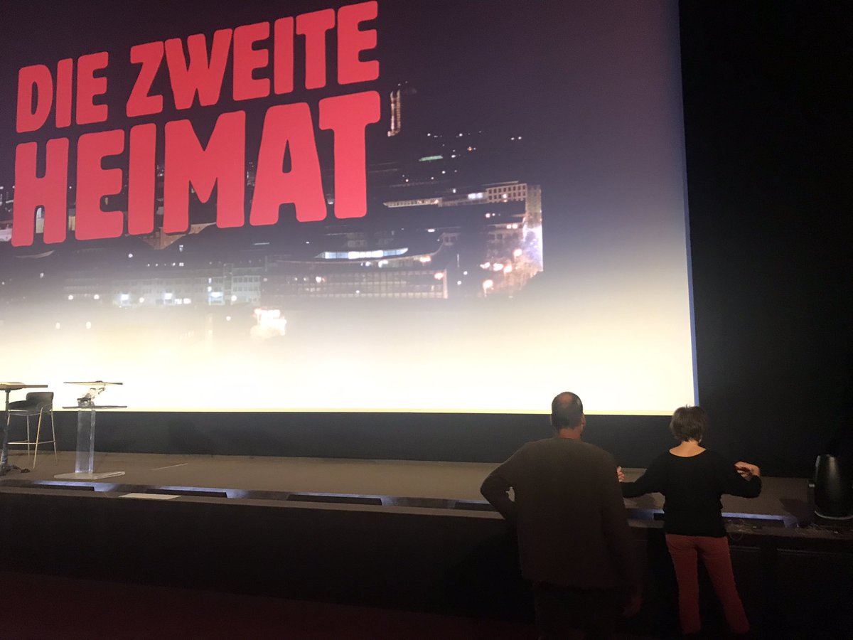 Simon_sieht's tweet photo. Auf in ein langes #Kino #Wochenende im #AstorKinoimARRI in #München. Die technische Probe zur #Weltpremiere der digital restaurierten #ZweitenHeimat von #EdgarReitz läuft bereits. Am Nachmittag beginnt dann der zweitägige Lese- und #Film #Marathon mit vielen #Teammitgliedern . https://t.co/lNUySwQshB
