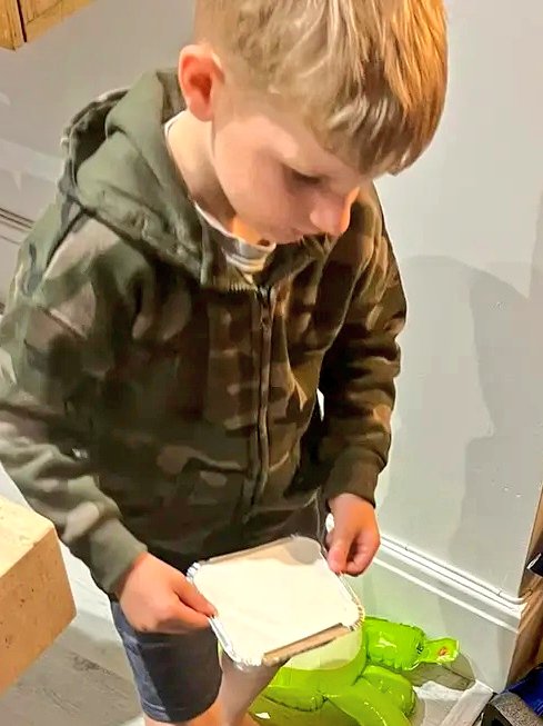 MadDogsHomeless's tweet photo. Ralph Kenny age 4 #touched our #hearts when he made this card & taped a 5p coin in it. "Use this money money to help the #Homeless", he told our team when collecting from his parents yesterday.
He had us in tears after it.
#kindact #kindness #Didsbury
#homelessness #Gatley https://t.co/91J4EkBVQs