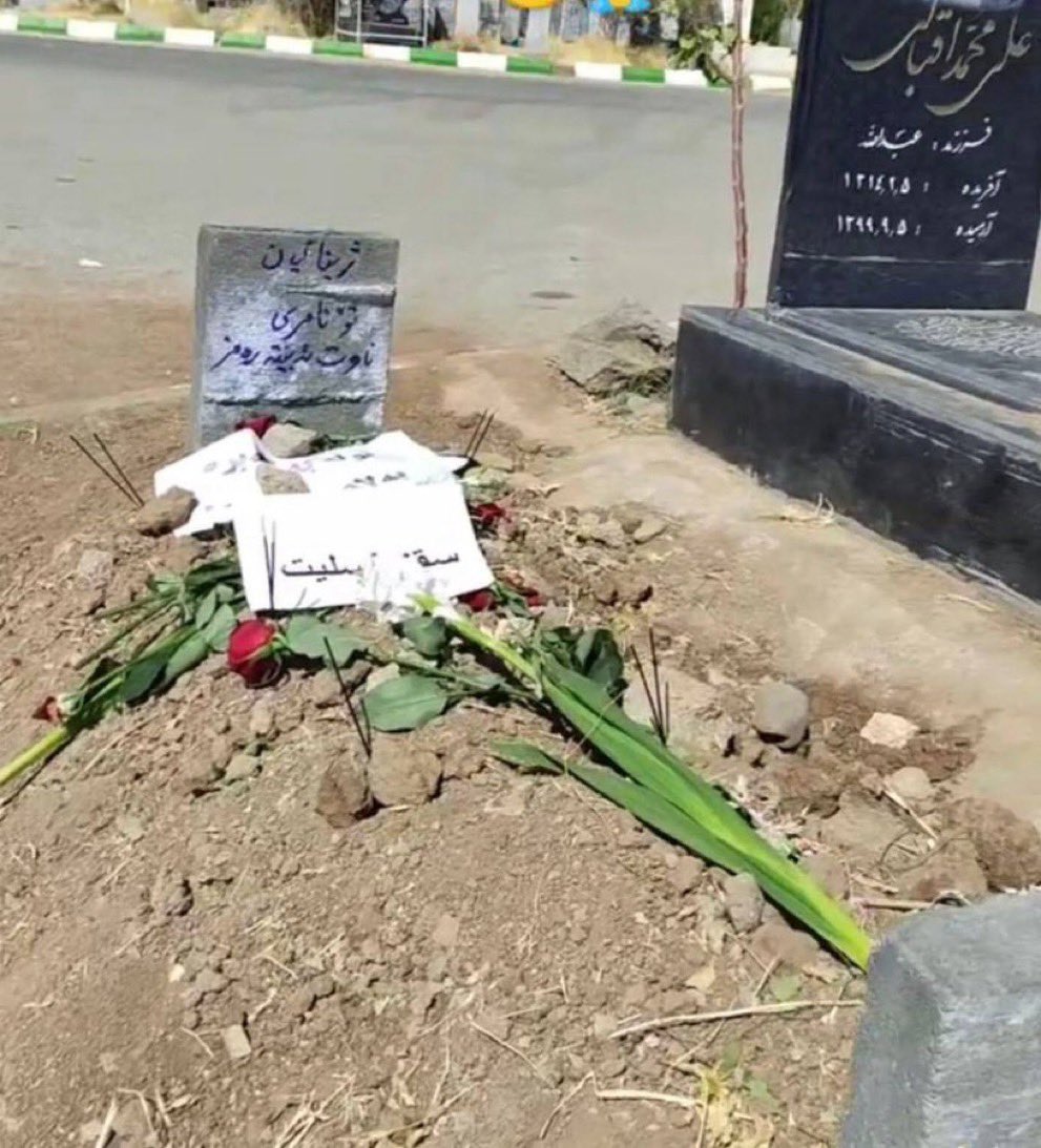 alikarimi_ak8's tweet photo. ژینا گیان 🖤🖤
در تاریخ ،
ننگ این دوره را با آب زمزم و کوثر هم نمیشه شست😔🙏
#سقز_تسلیت 
#ایران_تسلیت
#مهسا_امینی https://t.co/fEBDlavkQZ