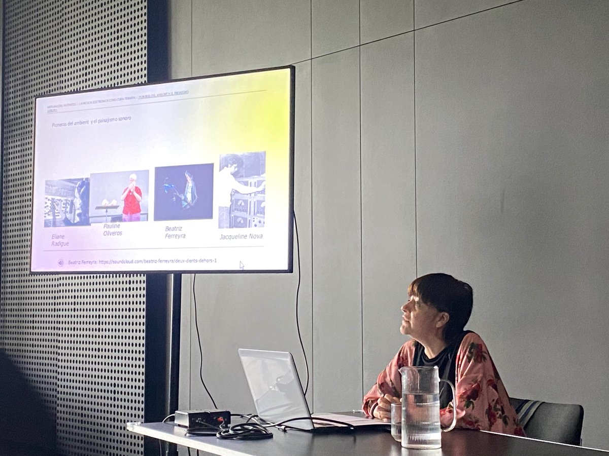 antoninoycinia's tweet photo. Día 2 dentro de #PosibilidadesDeEscucha.
 
Tras la sesión de ayer con Haizea Barcenilla, Susana Cámara Leret (@thoughtcollide) y Derek V. Bulcke y Carmen Muñoz en #Musac, seguimos hoy en #FCAYC con Natalia Piñuel, Laura Tabarés y Laia Struch

#Sonido #Escucha #Sound #Listening https://t.co/vfRwu2i3hw
