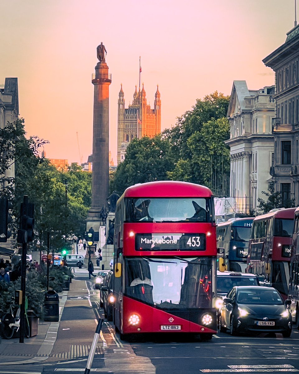 gm :) ☕️ ☺️ 

Sunset at Piccadilly     #archiepix