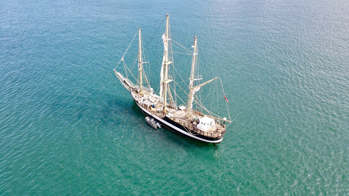 pembsdrone's tweet photo. The Pelican of London anchored just off Solva today, quite majestic! If you’re in Solva definitely worth a trip up to the headland to have a look! #pembsdrone #drone #ship #solva #sailing #wales #coast #pembrokeshire #westwales https://t.co/6E3ujsZTVw