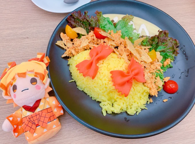 あがつまの誕生日を祝ってました!!美味しかった!!ひよって飾るもな少なかったのでもうちょっと持ってけばよかった!当ててくれた母に感謝 