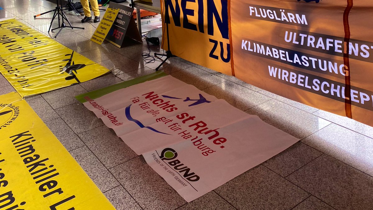 Zum #Aktionstag gegen #Nachtflüge und #Kurzstreckenflüge bin ich in #Frankfurt und unterstütze die Forderung aus der Sicht der #Hamburg|er Betroffenen. #NachtsIstRuhe lautet auch das gemeinsame Credo: Fair für alle, gut für die Menschen!