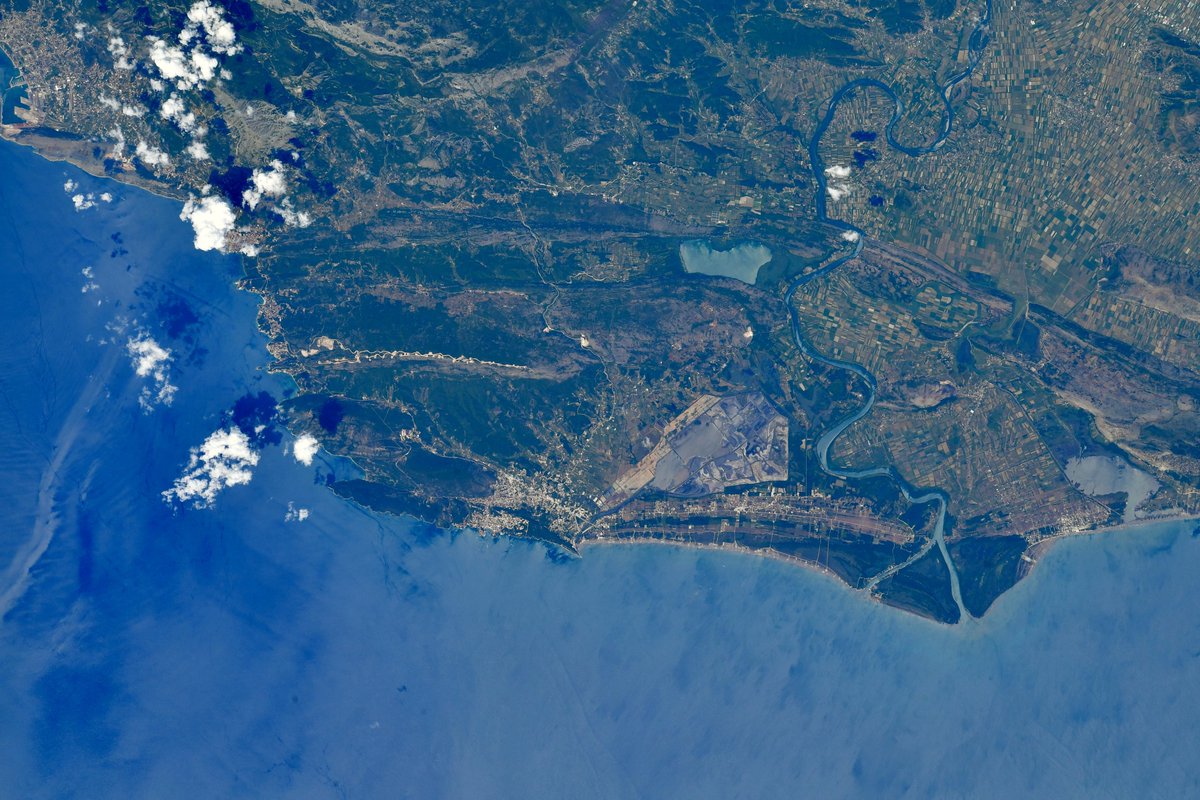 AstroSamantha's tweet photo. Ćao Crne Gore! 🇲🇪 The beautiful coastline of #Montenegro on the Adriatic Sea. La bella cosa del Montenegro sul mare Adriatico.
#MissionMinerva @esa @ESA_EO @esaspaceflight @Space_Station https://t.co/aZxsfs1eyf