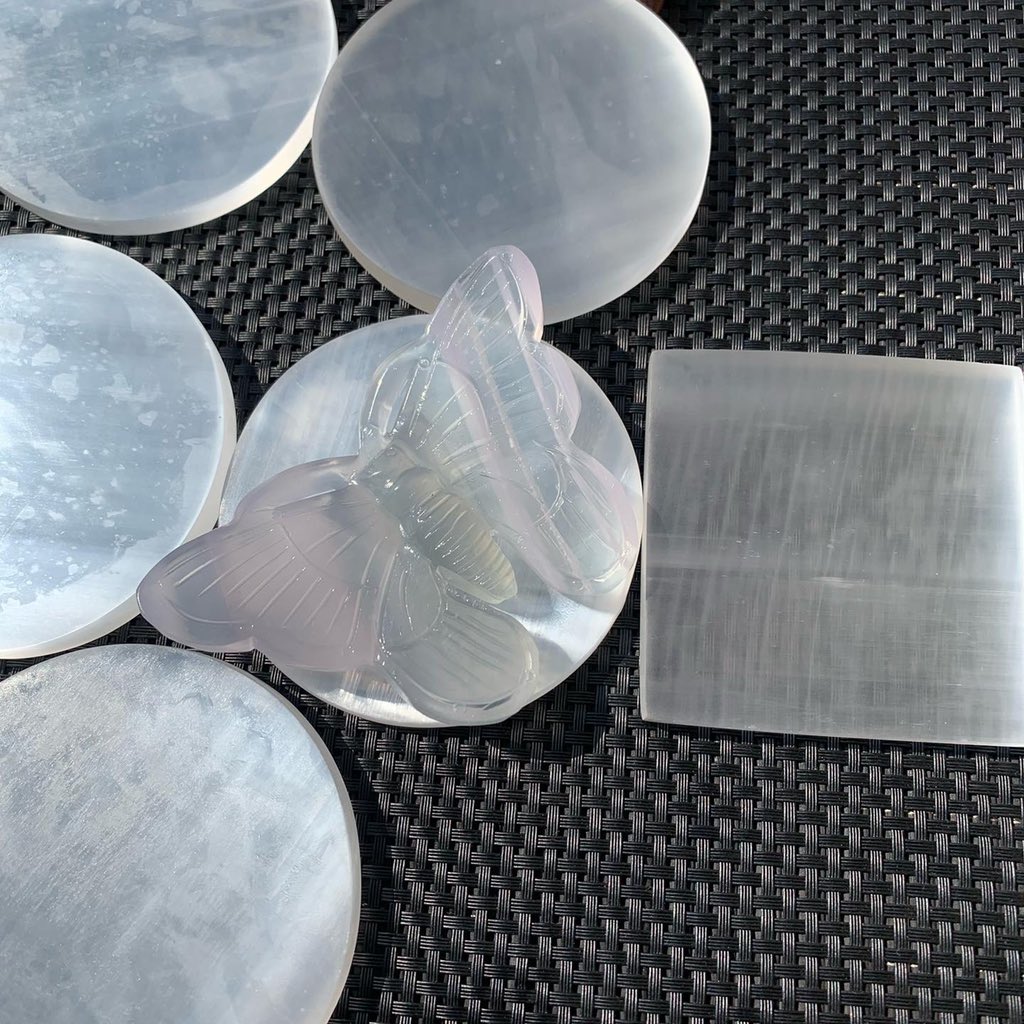 rockeastgem's tweet photo. Selenite Slab

#selenite #selenitecrystal #sélénite #seleniteplate #seleniteplate #crystallover https://t.co/9fDz14bKqd