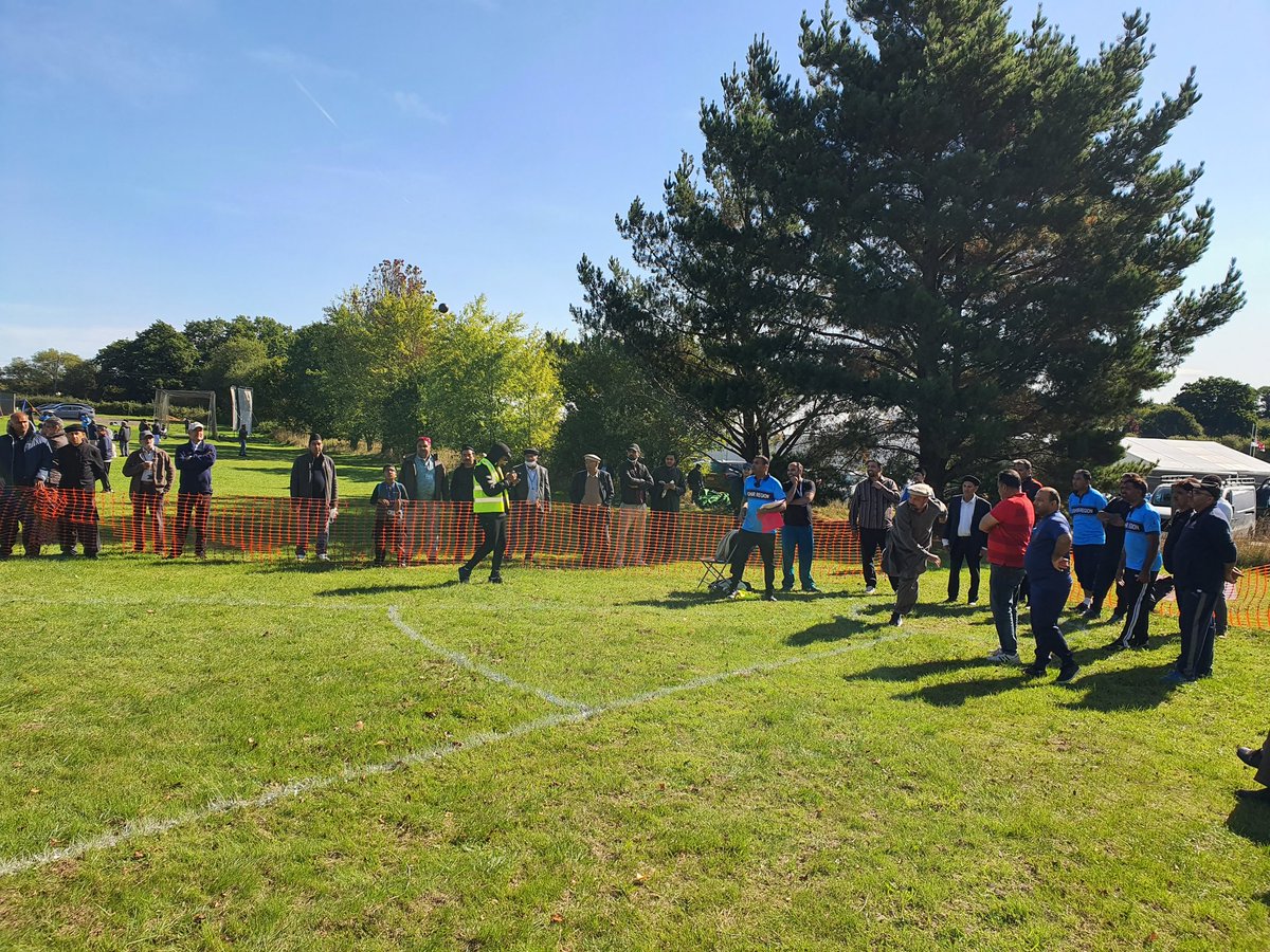 Ansarullah_UK's tweet photo. #MAUK Ahmadiyya Muslim Elders Association UK #MAUKIjtema 2nd day Ansar brothers queued up for Shot Put Competitions at #Ijtema2022 https://t.co/RDcjSzvoQH