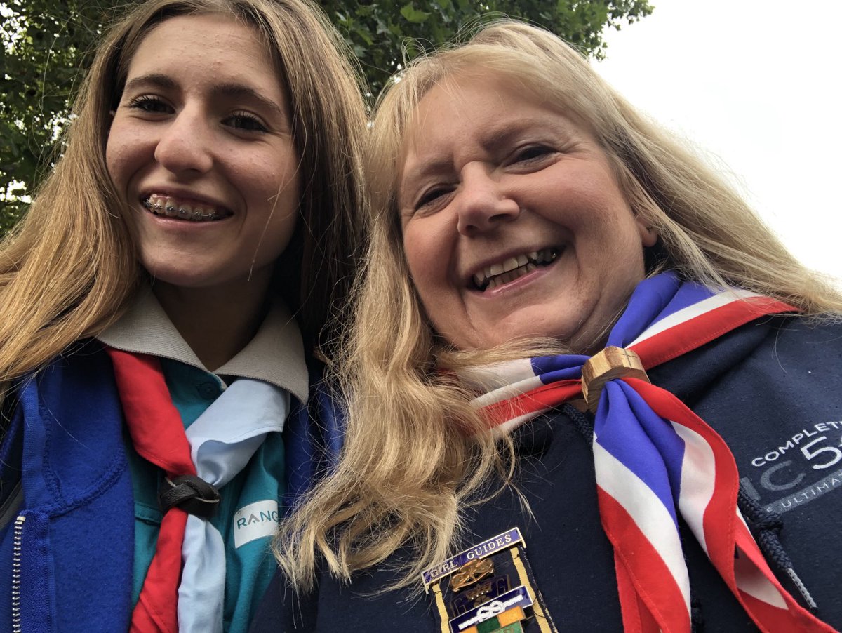 HeidiAndrewsWa's tweet photo. Off to see the queen https://t.co/2DDzlrAxwi