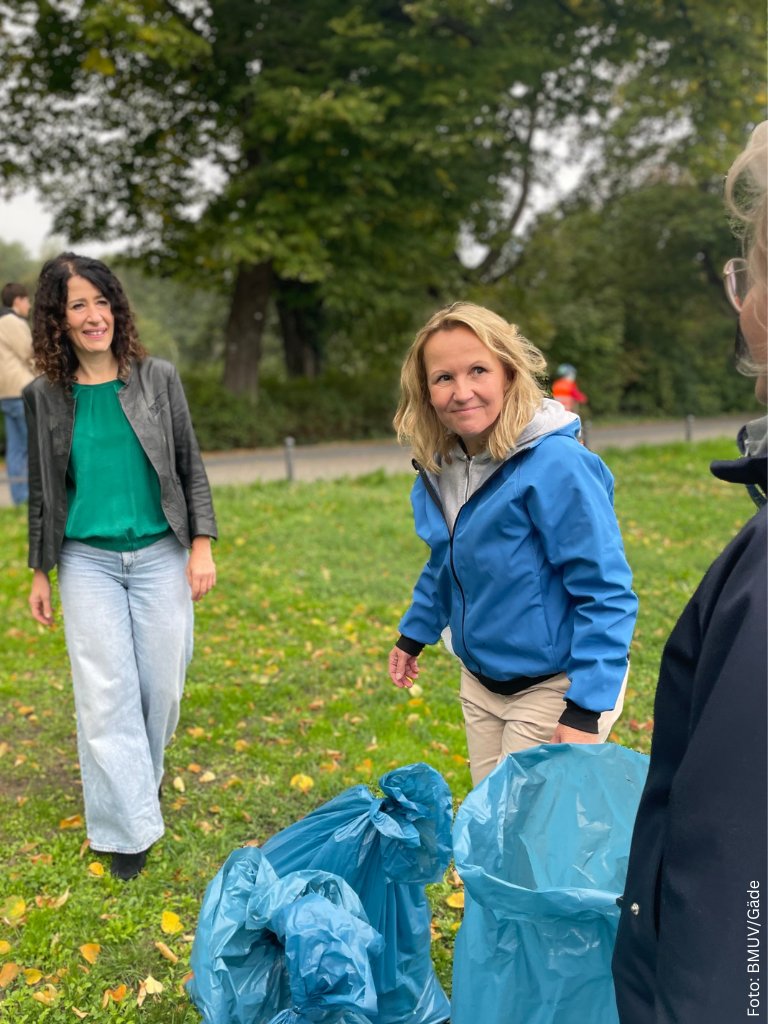 _BMUKN's tweet photo. „Künftig sollen alle, die Einwegplastik-Produkte auf den Markt bringen, sich auch an der Beseitigung von Abfällen finanziell beteiligen. Einen Gesetzesentwurf bereitet das BMUV derzeit vor. Mehrweg soll neuer Standard werden.“ @SteffiLemke #WorldCleanupDay https://t.co/FqqFJ0Bfp3 https://t.co/cdnIEllHRW