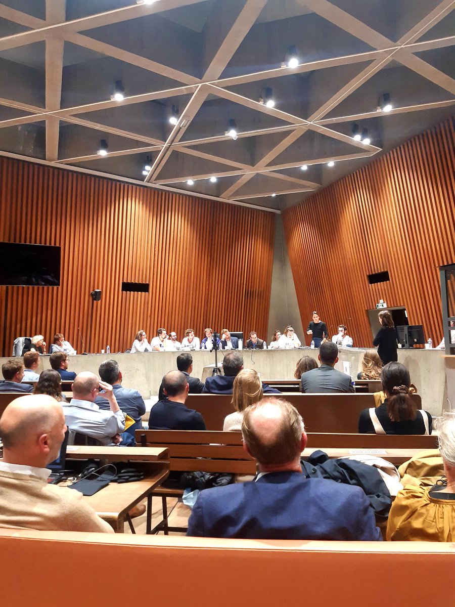Sarah_Kerrich's tweet photo. Drôle, piquant et sans concession : la Conférence @berryerofficiel était hier à Lille et n'a épargné personne ! Bravo à nos secrétaires lillois et à la @ConfBarrParis pour leur verve. La joute oratoire a encore de beaux jours devant elle ! https://t.co/OGYI1tT1Zx