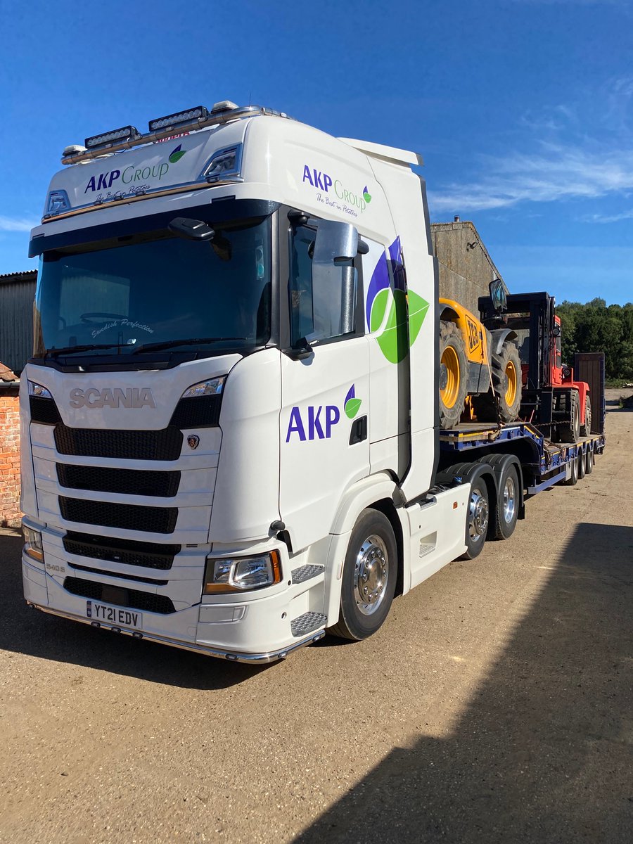 arkpro1's tweet photo. Moving north of the river today 
@humblepotatoco @ArundelKerrPots 
Lovely morning for it https://t.co/yAi5UJu8hv