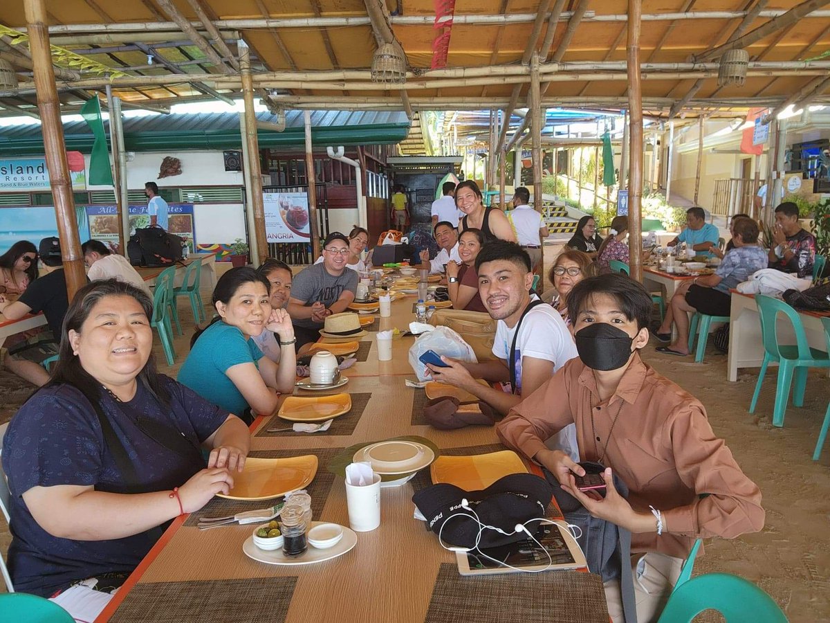 chervan's tweet image. Paradise Beach with Family