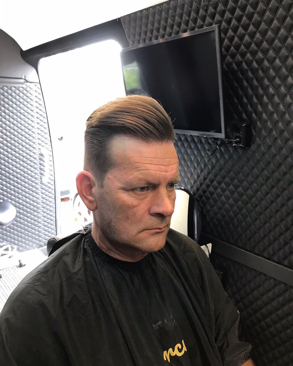 barbermobileoy's tweet photo. Hyödynnä Barber Mobilen syksyn 🍁🍂20% alennus 30.9. asti tekemällä ajanvaraus timman kautta osoitteesta:

https://t.co/M5XiG8G1sK

#barbermobile #barbervan #mobilebarber #barbershop #parturi #kampaamo #pakettiauto #pkyritys #Location #autumn #walkincustomer #finland #helsinki https://t.co/8IezAGHLkm