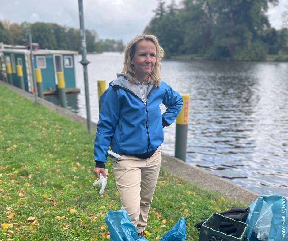 _BMUKN's tweet photo. „Künftig sollen alle, die Einwegplastik-Produkte auf den Markt bringen, sich auch an der Beseitigung von Abfällen finanziell beteiligen. Einen Gesetzesentwurf bereitet das BMUV derzeit vor. Mehrweg soll neuer Standard werden.“ @SteffiLemke #WorldCleanupDay https://t.co/FqqFJ0Bfp3 https://t.co/cdnIEllHRW