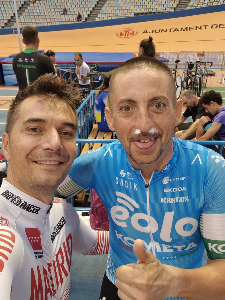 #CEAdaptadoPista22. <a href="/cjmozos/">Carlos Mozos</a> y <a href="/Patukyfull/">( Patuky ) José Manuel</a> son dos de nuestros embajadores que están estos días en el velódromo Luis Puig de Valencia. Por delante tienen una gran jornada de competiciones. ¡Suerte!
📕yosoyciclista.s3.amazonaws.com/documentos/sma….
#Idemticos #CiclismoInclusivo #CiclismoParaTodos