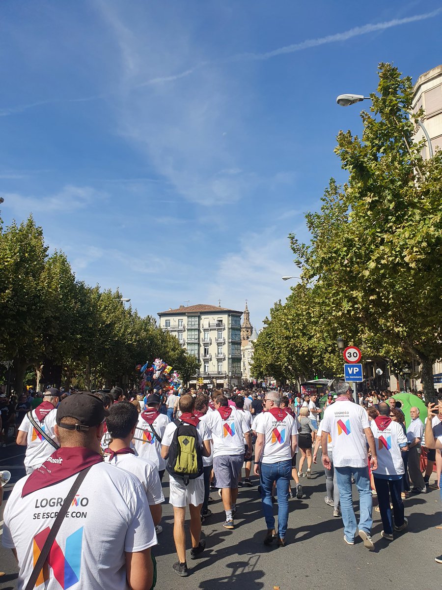 Bosonit's tweet photo. ✅ Logroñeses, logroñesas… ¡Viva #SanMateo2022!
🎉 ¡La fiesta continúa a ritmo de nuestra charanga NWorld y su recorrido por las calles del Casco Antiguo!
#LogroñoSeEscribeConN #TeamNWorld https://t.co/YuazhvlkJ6