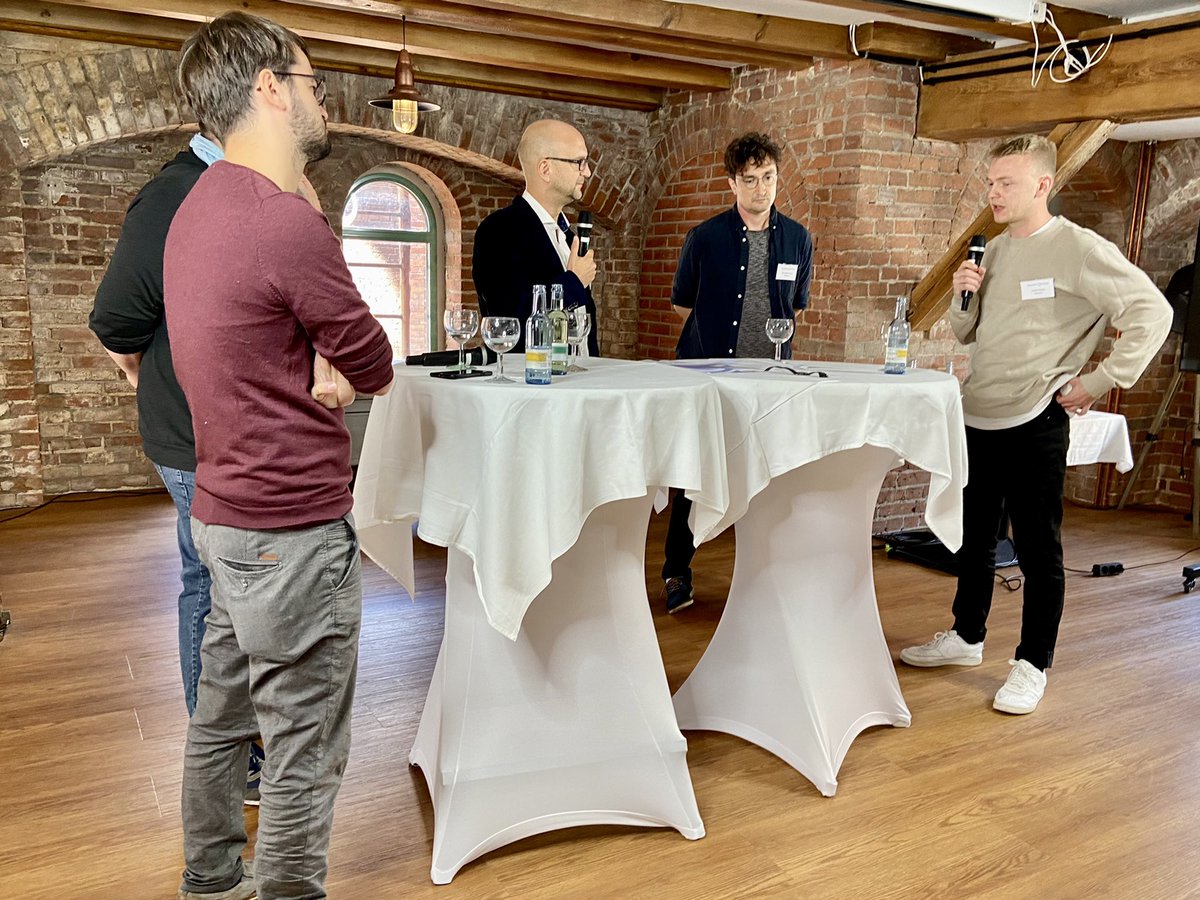 djv_bo's tweet image. Im Libanon über Demonstrationen zu berichten war für ihn weniger gefährlich, als in Deutschland über die Demos gegen die Corona-Maßnahmen, so @glr_berlin im Panel „Hass, Gewalt und Journalismus“ mit @filousofisch, Thomas Witzgall von @ER_MV, @holnburger und @StanVitte. #djvbo