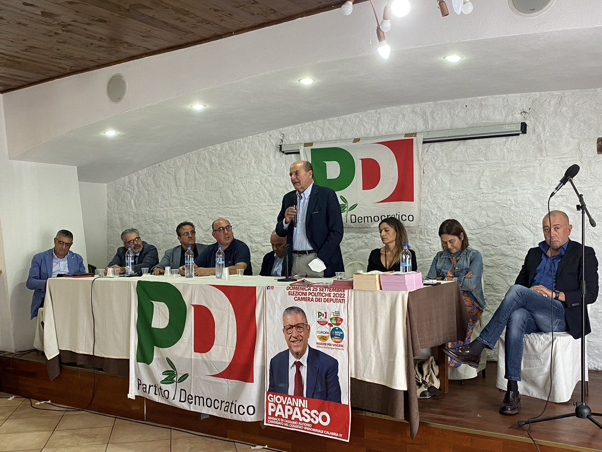 pbersani's tweet photo. Attento a dove metti la croce, perché poi la devi portare. La croce da portare è scritta nel programma della destra e negli atti parlamentari che hanno già compiuto. Se il Sud si difende, difendiamo l’Italia. 

A San Giovanni in Fiore per l’Italia democratica e progressista https://t.co/EhJGvwK9IT