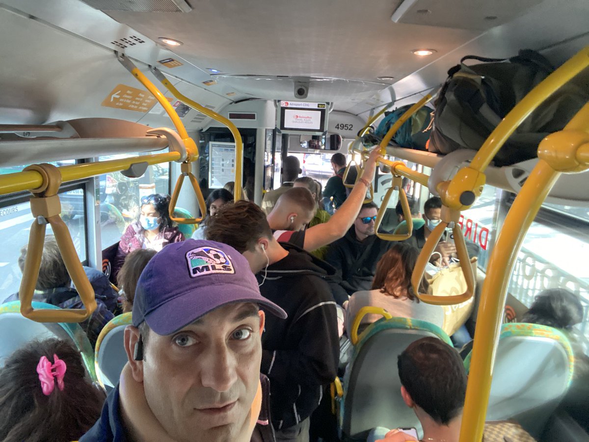 JeanVacheron's tweet photo. #Roissybus @ClientsRATP @GroupeADP merci pour les travaux le week-end et les bus bondés pour aller à @ParisAeroport Les sardines sont en places pour 45 min de trajet debout 😱 https://t.co/IQMrF46kHQ