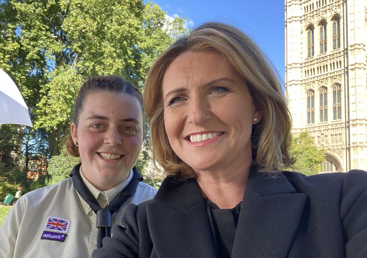 Down at the queues in Westminster today. Such a pleasure to meet Beth from ⁦@scouts⁩ who saw the food being binned at security and had the bright idea of getting in touch with a food bank. Now all non perishables are being redistributed by ⁦@felixprojectuk⁩. 👏🏻👏🏻👏🏻👏🏻