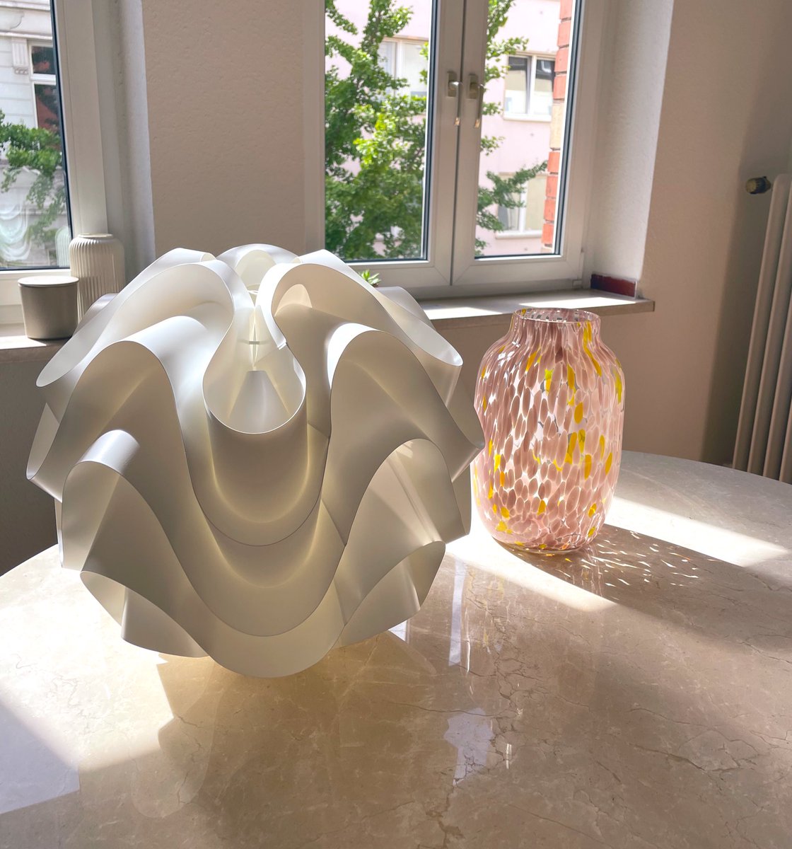 lukween's tweet image. Von meinem ersten Gehalt habe ich mir eine Esszimmerlampe gekauft. Heute ist sie angekommen und… I AM IN LOVE!🤍 Nur… wer hilft mir bei der Montage?🥹