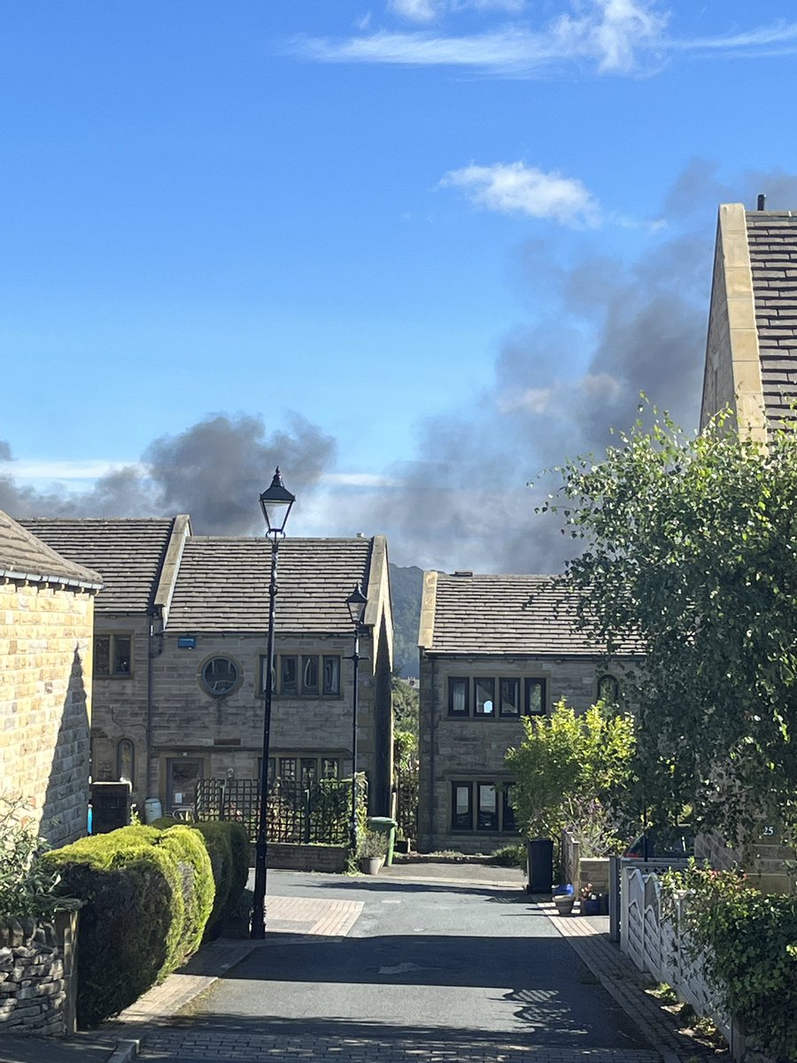 DavinaHouston's tweet photo. What’s on fire in #Honley? https://t.co/WpitRcyTHX