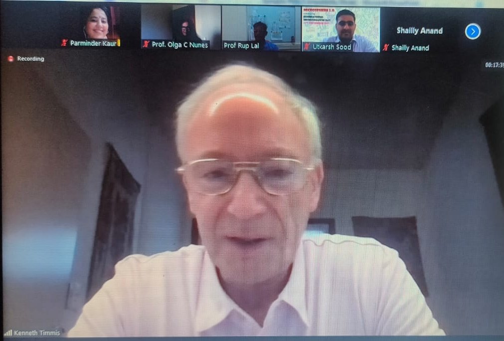 charudraw's tweet photo. #internationalmicroorganismday Celebrating the existence of 'invisible' yet most 'significant' creatures. Keynote lecture - #microbiologyliteracy initiative #IMiLI by Prof. Timmis @KennethTimmis @OfficialRamjas @UnivofDelhi @phixgen https://t.co/HTy24b9Qe6