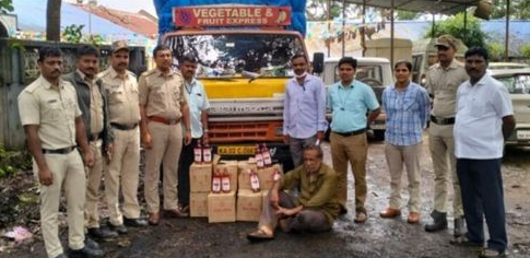 कणकुंबी तपासणी नाक्याचेर 450 लीटर सोरो जप्त. भाजी हाडपी ट्रक कर्नाटकांत परत वतना सोरो व्हरतालो. ड्रायव्हर जयराम  हाका अटक.