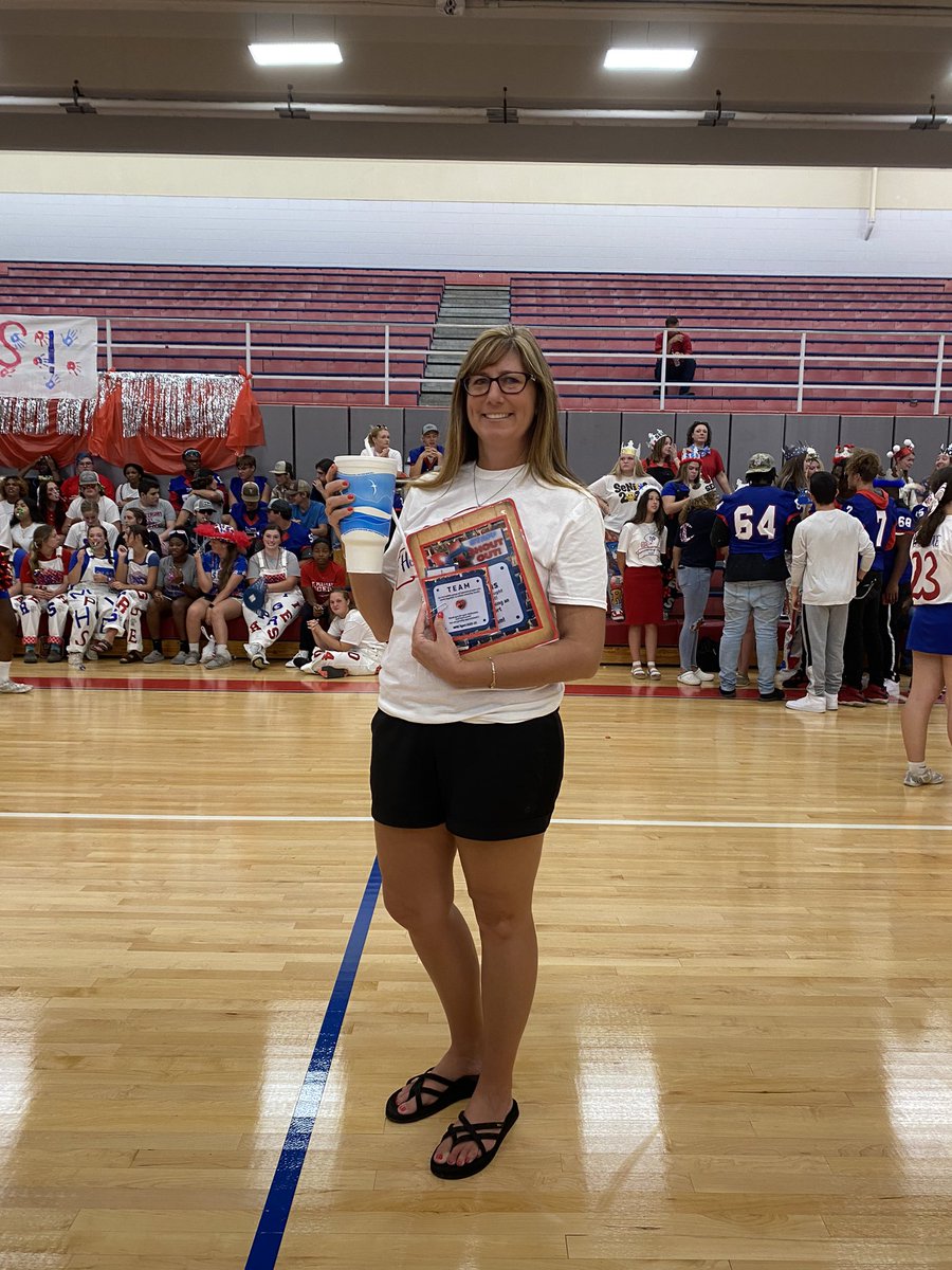 MPHSGoTigers's tweet photo. MPHS Staff Shout Out goes to Mrs. Misti Grooms! Mrs. Grooms is essential to our school. Not only is she a great teacher, she also keeps us pumped up with school spirit —organizing HOCO every year, dress up days, pep rallies, games and fun! We love you, Mrs. Grooms❤️💙 https://t.co/hQi4Vw41Ye