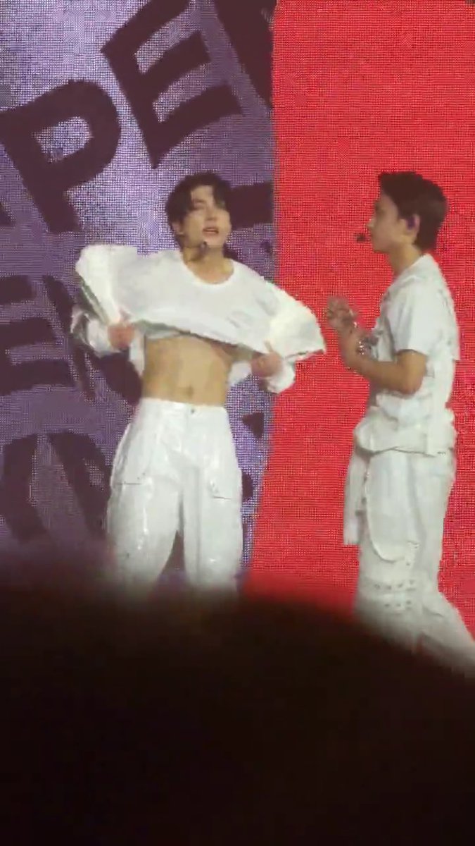 lheesoftie's tweet photo. they definitely planned this together😭💀 https://t.co/cNQDAPlCLI