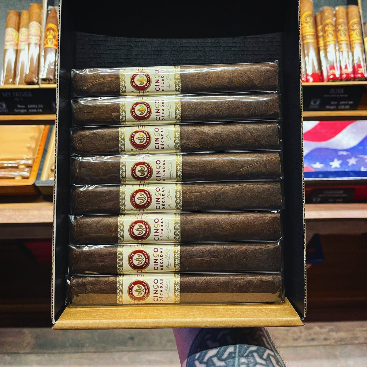 CASCshop's tweet photo. Making good use of their extensive library of rare and extra-vintage tobaccos, @joyacigars’ Cinco Decades Fundadore is a soaring celebration of both the brand’s 50th anniversary and the wonders of Nicaraguan tobacco!

https://t.co/npzr4ZiVvq

#hed #cascshop #cascnation https://t.co/hNFbWnh3Rr