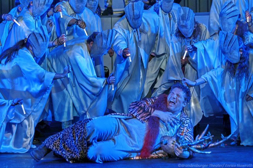 🤩 PREMIERE 
Ab 23. September 2022 wird der Chor der Berliner Operngruppe am Brandenburger Theater in "LUSTIGE WEIBER oder: Falstaff - Lost in society" zu hören sein. Wir freuen uns auf Ihren Besuch!
👉 brandenburgertheater.de/spielplan/einz… 
Fotocredit: Brandenburger Theater/Enrico Nawrath.