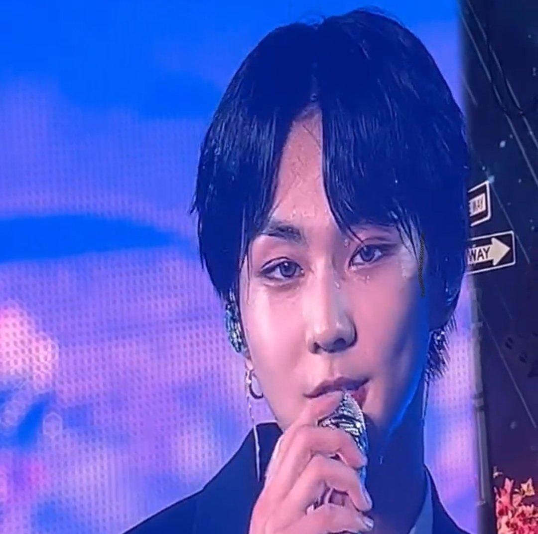 jungwon's eyes makeup 2020 -> 2022