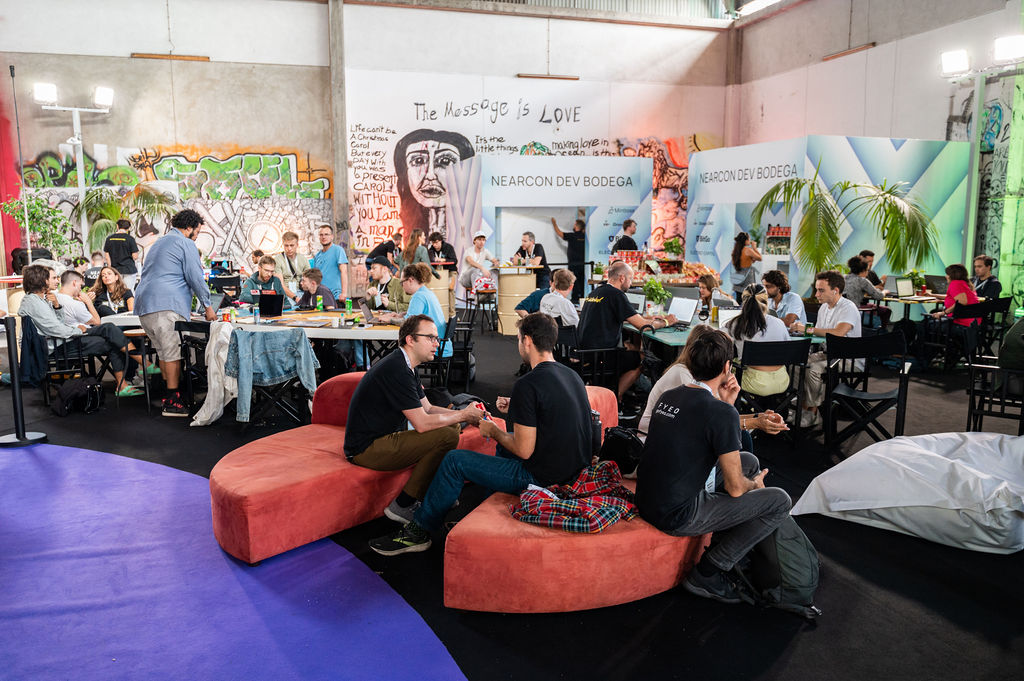 That's a wrap #NEARCON 👋 🇵🇹 The team had a blast meeting and building with everyone on #NEAR, thank you!

The conference and hackathon might have come to an end, but that doesn't mean we don't have more in store...

Our next moves? 🧵🎱