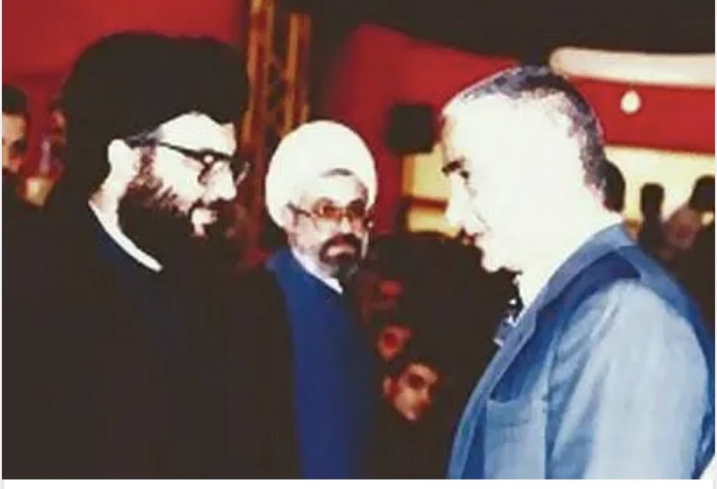 DimaSadek's tweet photo. السيد حسن  ردا على من يقولون بأن "لبناننا غير لبنانكم": مجزرة صبرا وشاتيلا  هي بعض من ثقافتكم والحمد لله أننا لا نشبهكم.
وفي رواية اخرى، نفس السيد حسن 👇🏻 https://t.co/DfDDvDLtFn