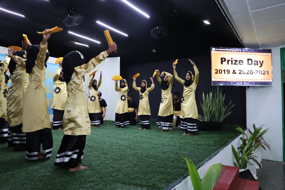 DrChubby's tweet photo. Work undertaken by the Principal &amp;  management of @batollschool to provide students with quality education &amp; life skills in a supportive education environment is highly commendable. Annual report showcased the school's achievements. Keep up the good work @neenneen12! @MoEdumv https://t.co/gbNAqfN7l3