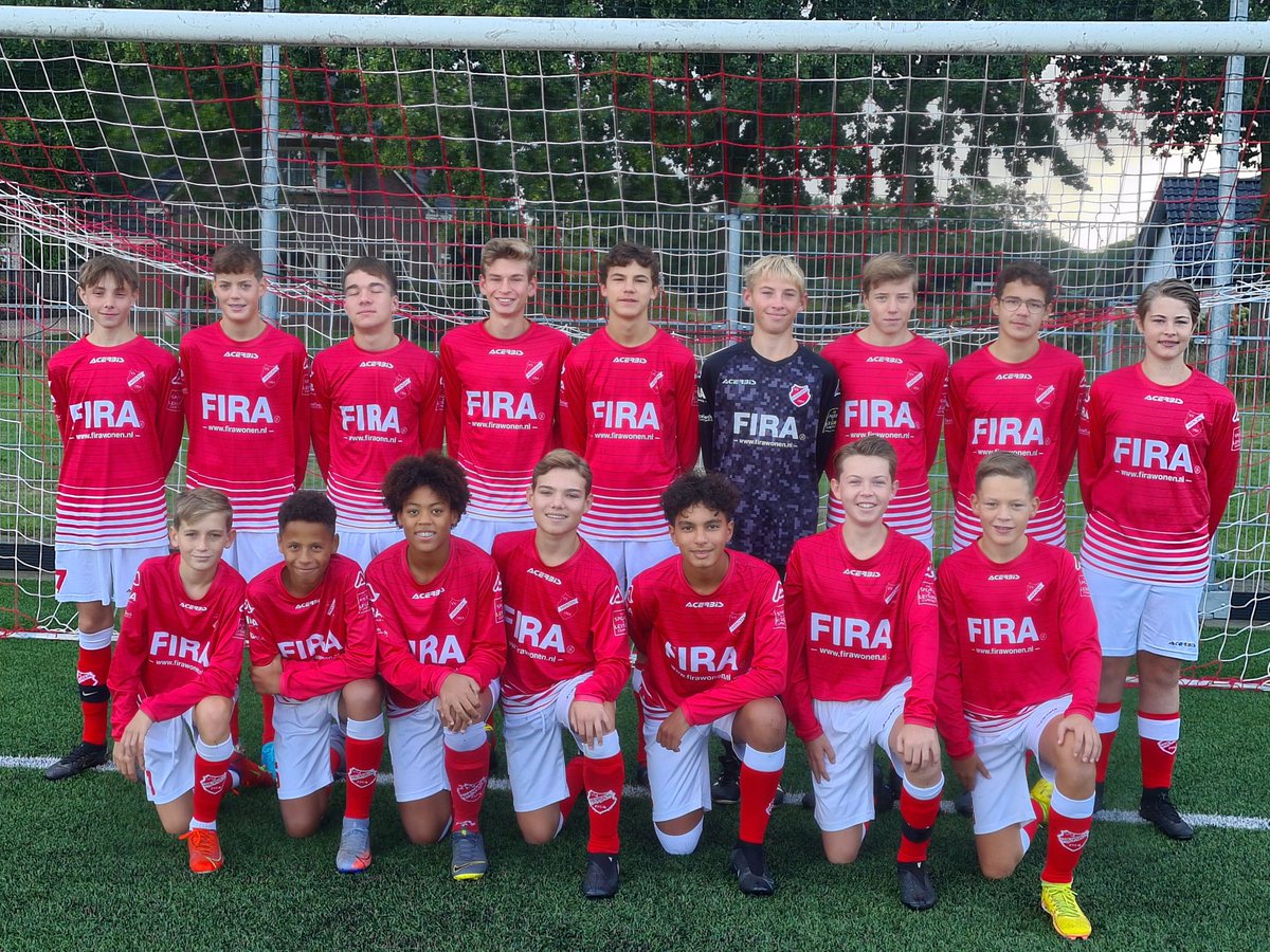 Wat een leuke groep bij elkaar! Vandaag 6-3 gewonnen en nu met 9 punten uit 3 wedstrijden bovenaan in de 1e klasse (fase 1)! #trots #jeugdtrainer #vvhierdenjo15 #ontwikkelen <a href="/vvhierden/">v.v. Hierden</a>